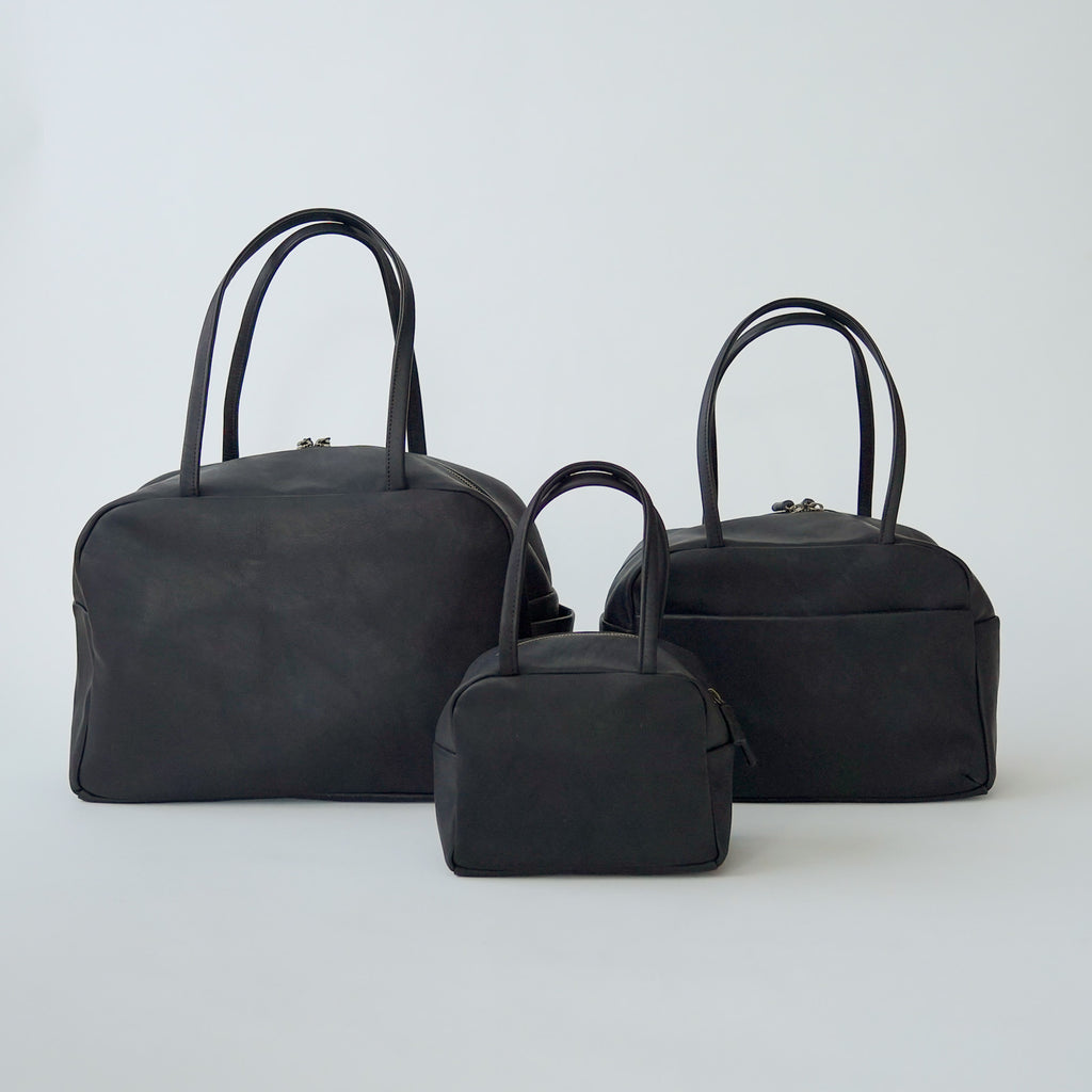 a（アー）ボストンバッグ ブラック ｜くらすこと公式オンラインストア