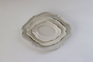 河合竜彦 白ツヤ釉 オーバルレリーフ皿 ｜くらすこと公式オンラインストア