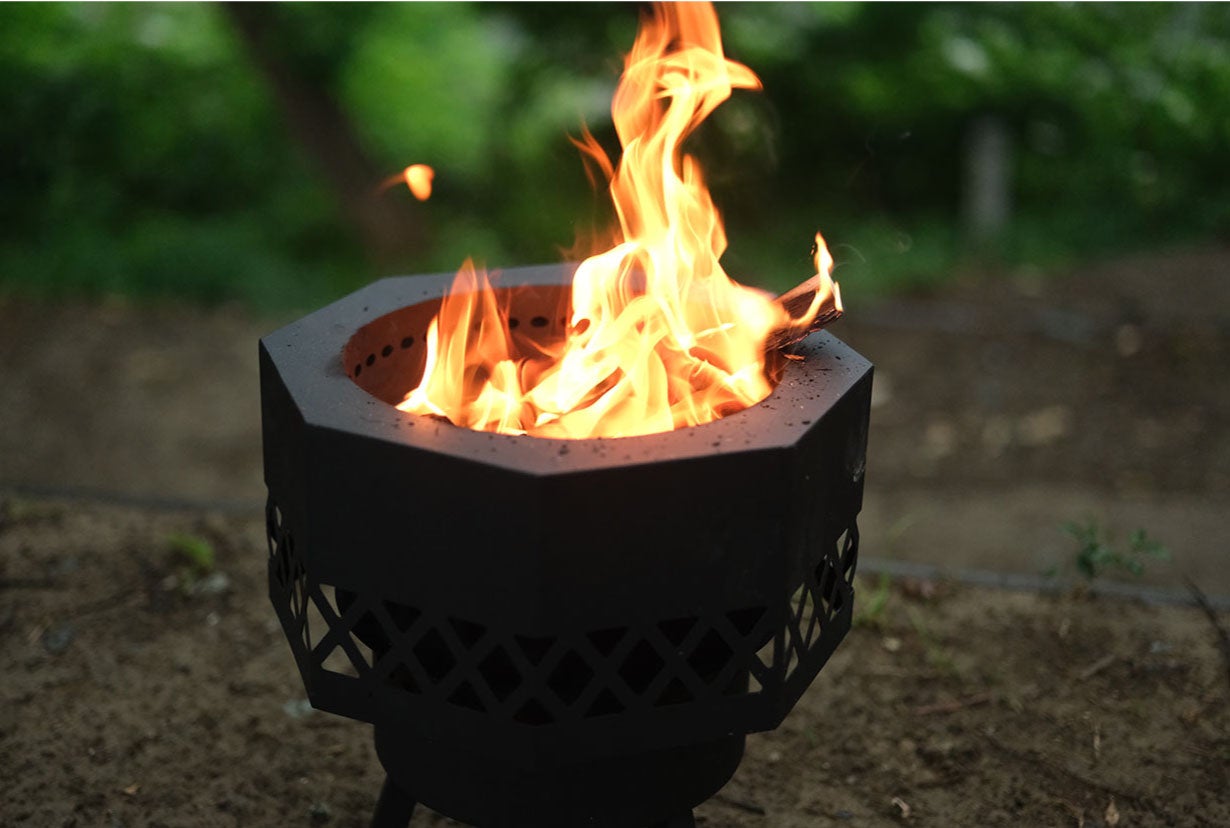 白煙まで炎に変える圧倒的火力｜黒の深みが炎の美しさを引き立てる二次