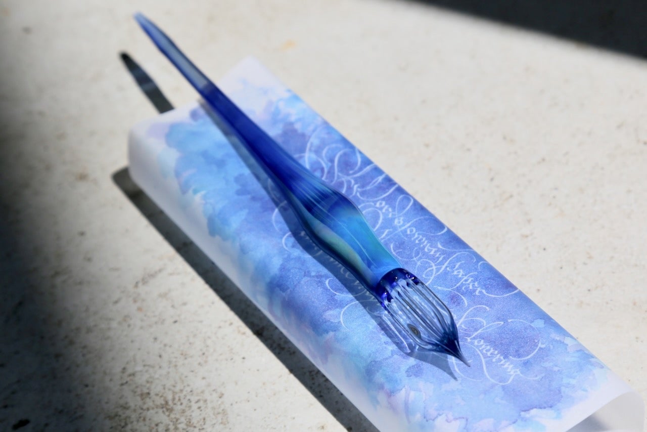 藍濃道具屋のインクと日本のガラス工房aunのガラスペンが奏でる美色を