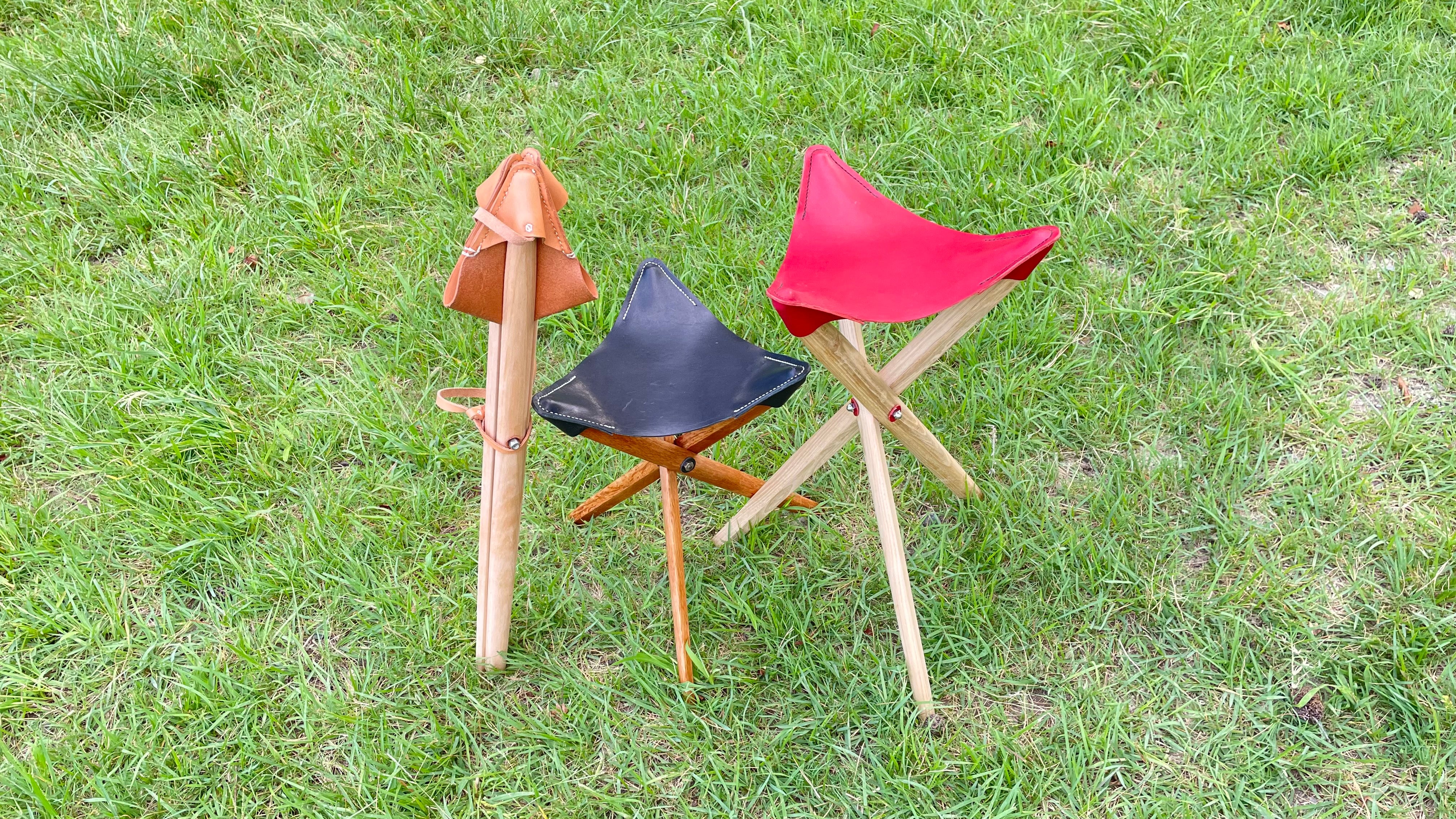 アウトドアで大活躍。畳むと一本の棒になる、天然木と本革の手作り