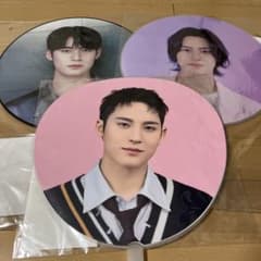 セブチ ミンギュ うちわ HOLIDAY Love RIGHT HERE - メルカリ