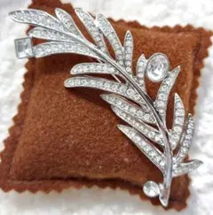 2026年最新】givenchy ブローチの人気アイテム - メルカリ