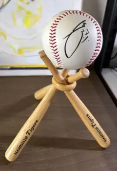 阪神タイガース 鳥谷敬元選手の直筆サイン入り野球ボールとスタンド