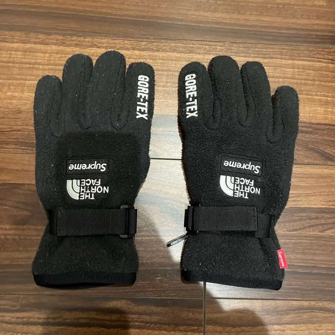2026年最新】SUPREME 手袋の人気アイテム - メルカリ
