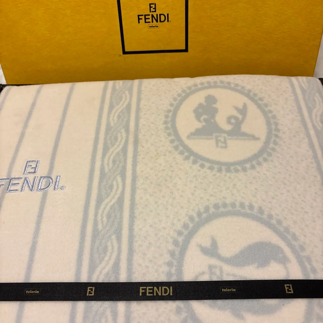 2026年最新】Fendi 毛布・ブランケットの人気アイテム - メルカリ