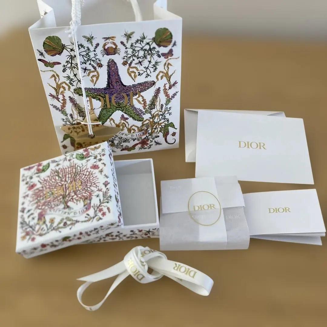 2026年最新】dior 空箱 ピアスの人気アイテム - メルカリ