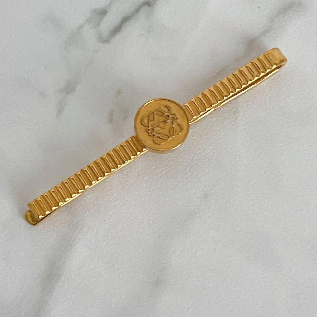 2026年最新】LOEWE ネクタイピンの人気アイテム - メルカリ