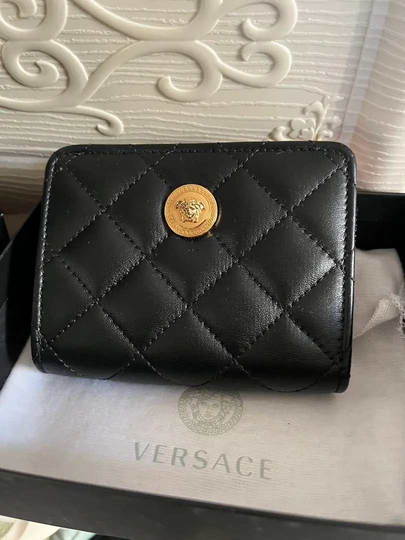 2026年最新】VERSACE 二つ折り財布の人気アイテム - メルカリ