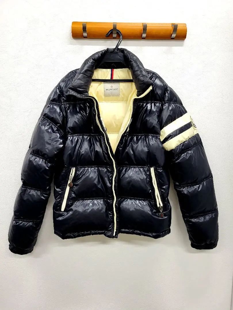 2026年最新】モンクレール ERICの人気アイテム - メルカリ