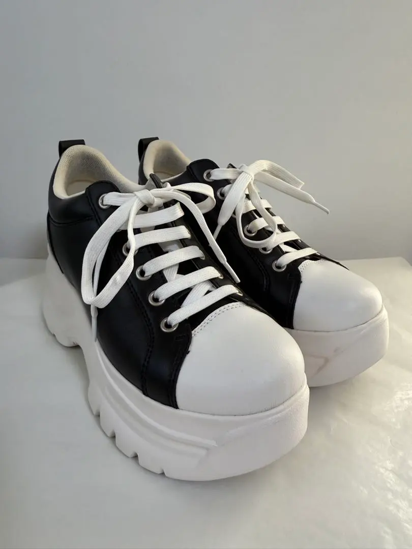 2026年最新】鈴木亜美 スニーカー sの人気アイテム - メルカリ