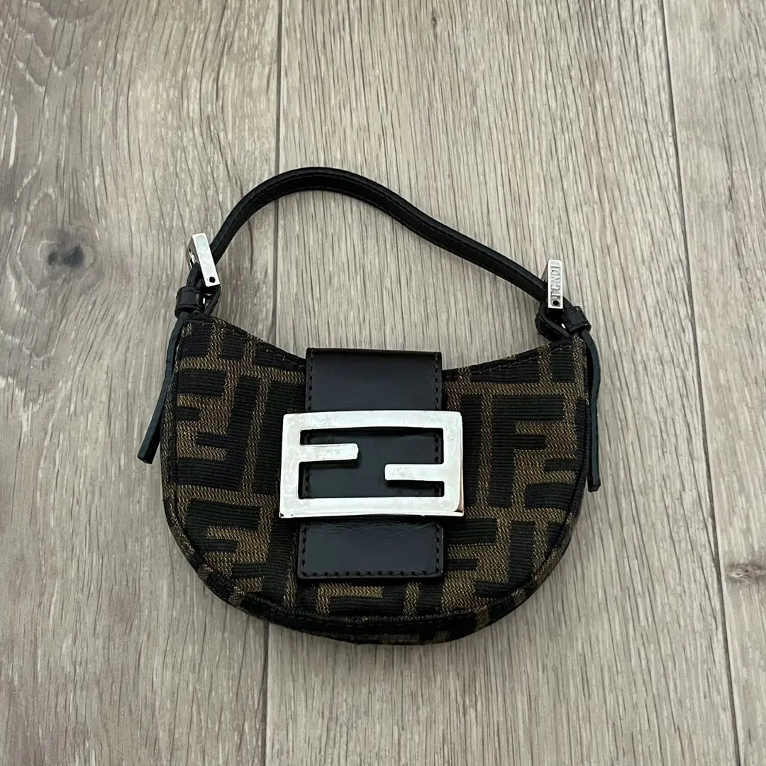 2026年最新】フェンディ クロワッサンの人気アイテム - メルカリ