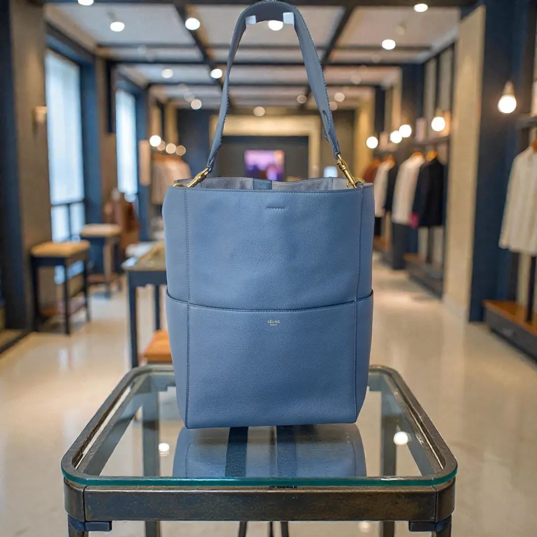 2026年最新】celine バケットミディアムの人気アイテム - メルカリ