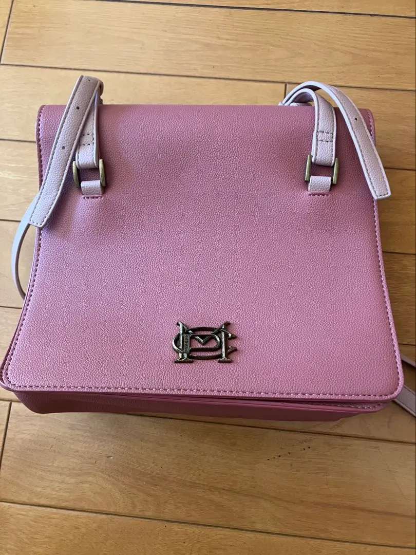 2026年最新】エマと出掛けるスクエアリュックの人気アイテム - メルカリ