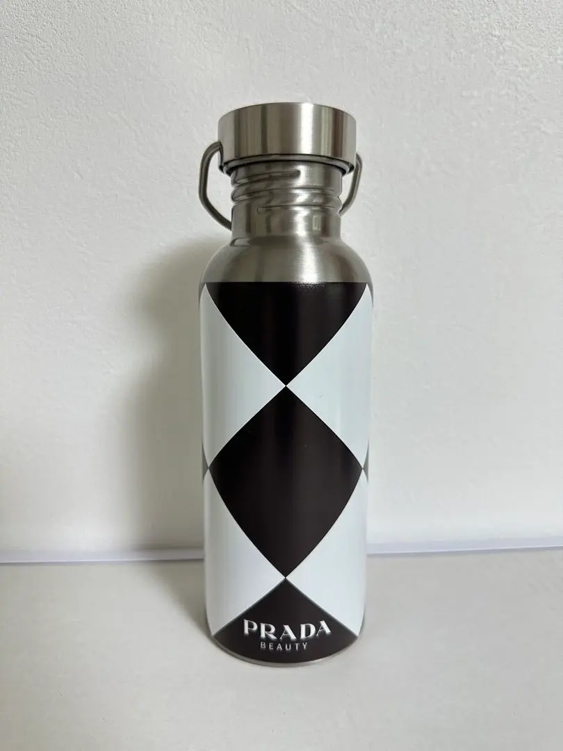 2026年最新】プラダ ウォーターボトルの人気アイテム - メルカリ