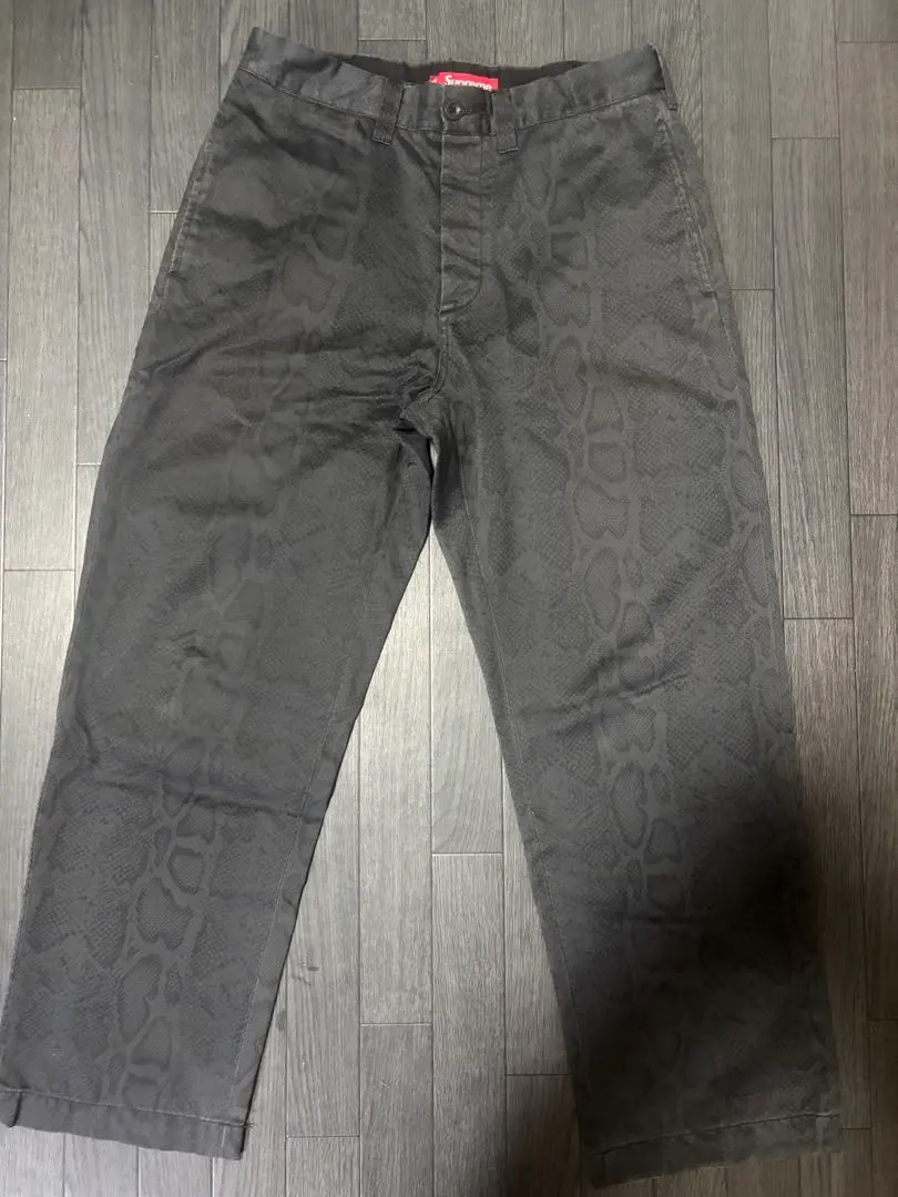 2026年最新】supreme chino pant snakeの人気アイテム - メルカリ