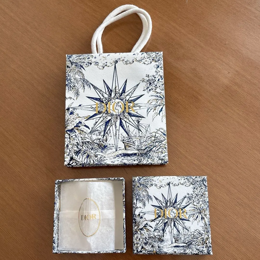 2026年最新】dior 空箱 ピアスの人気アイテム - メルカリ