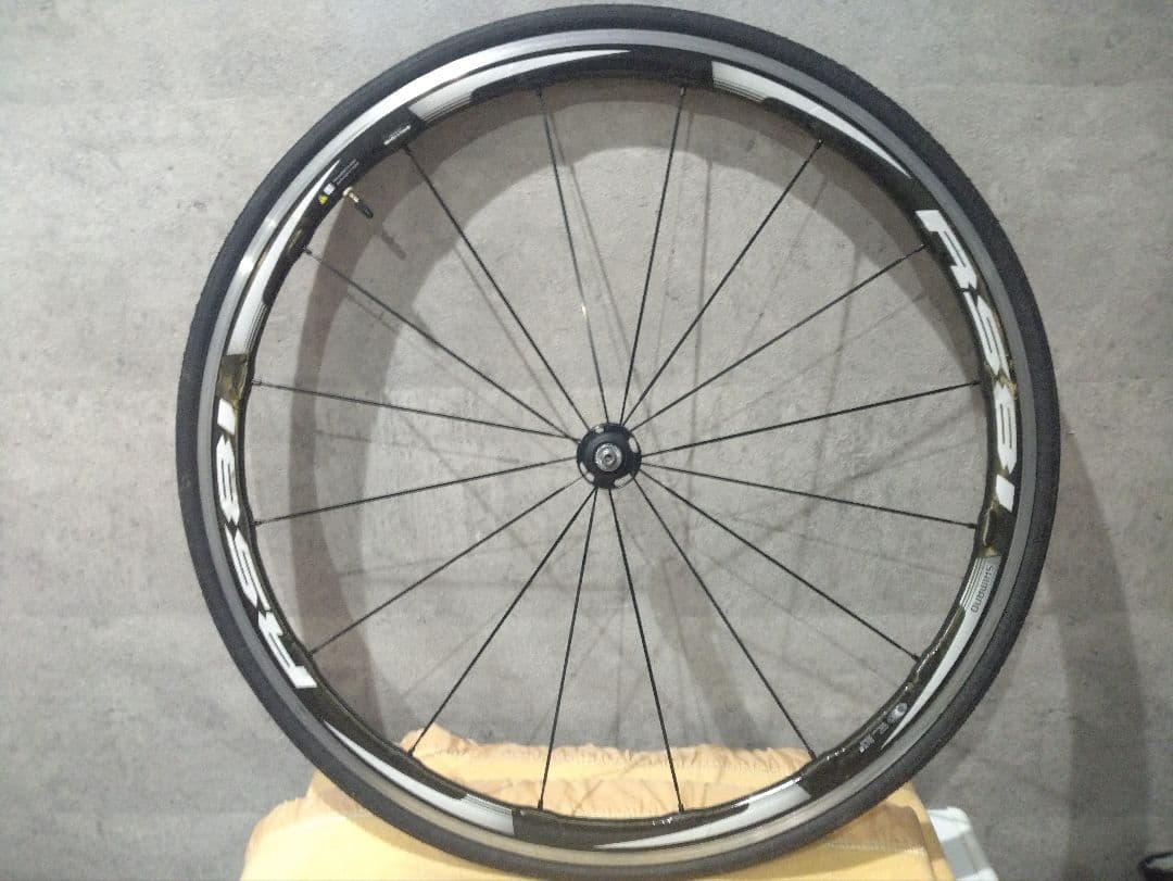 ★SHIMANO RS81 カーボン アルミリム クリンチャーホイール フロント
