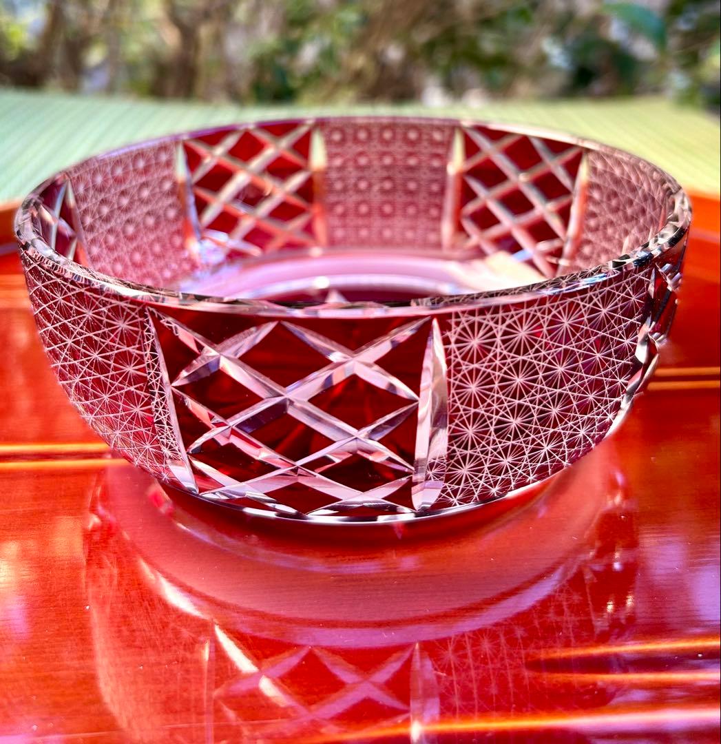 華硝　江戸切子　鉢　中鉢　飾り皿　糸菊つなぎ紋様　赤色カットガラスボウル