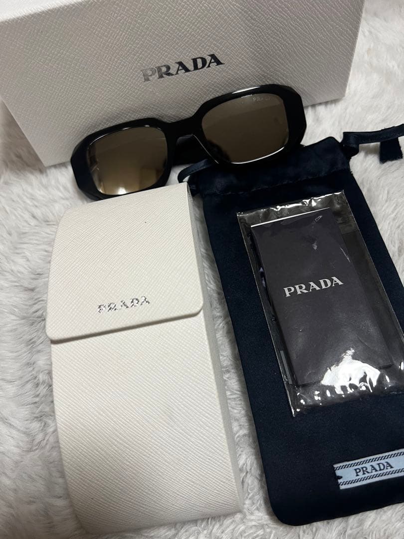 PRADA ブラック スクエアサングラス ミラーリング - メルカリ