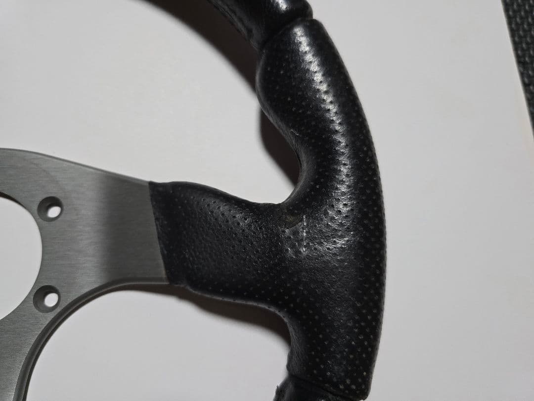 MOMO　ステアリング　MOMORACE　モモレース　32パイ　ホーンボタン付き