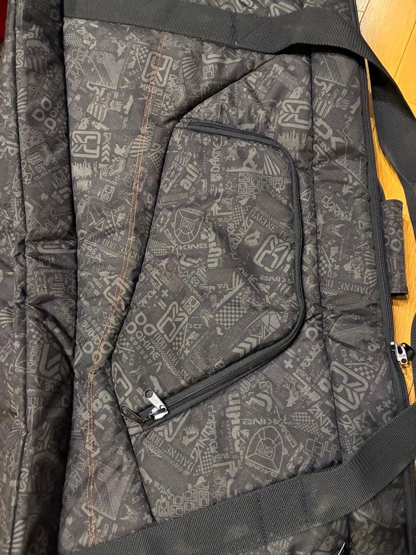 DAKINE スノーボードバッグ 黒/オレンジ　柄入り