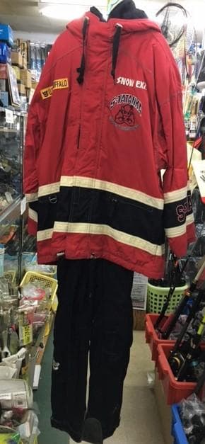 大巾値引！ＵＳＡバッファローが映えるスキースーツLLレッド、ブラックお買い得！