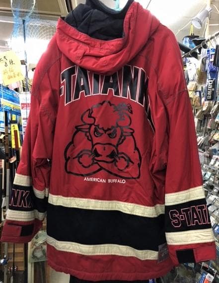 大巾値引！ＵＳＡバッファローが映えるスキースーツLLレッド、ブラックお買い得！