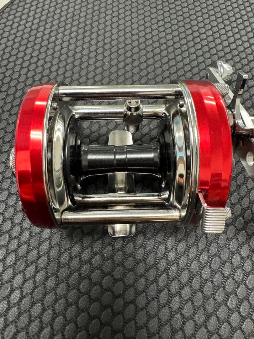 アブガルシア アンバサダー 6500CS Rocket Red(右巻き)