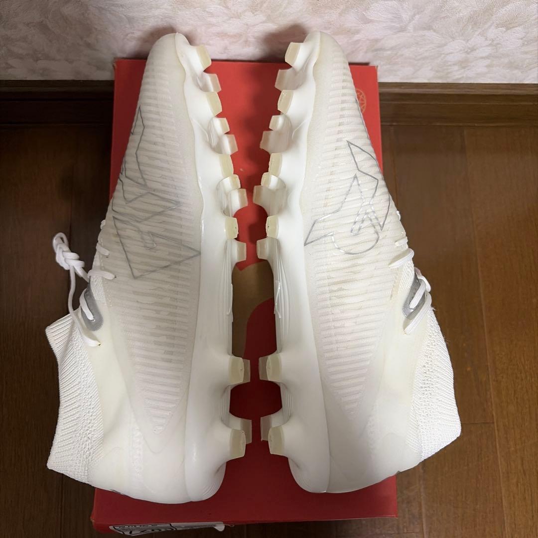 Pumaフューチャー ホワイト スパイク FG