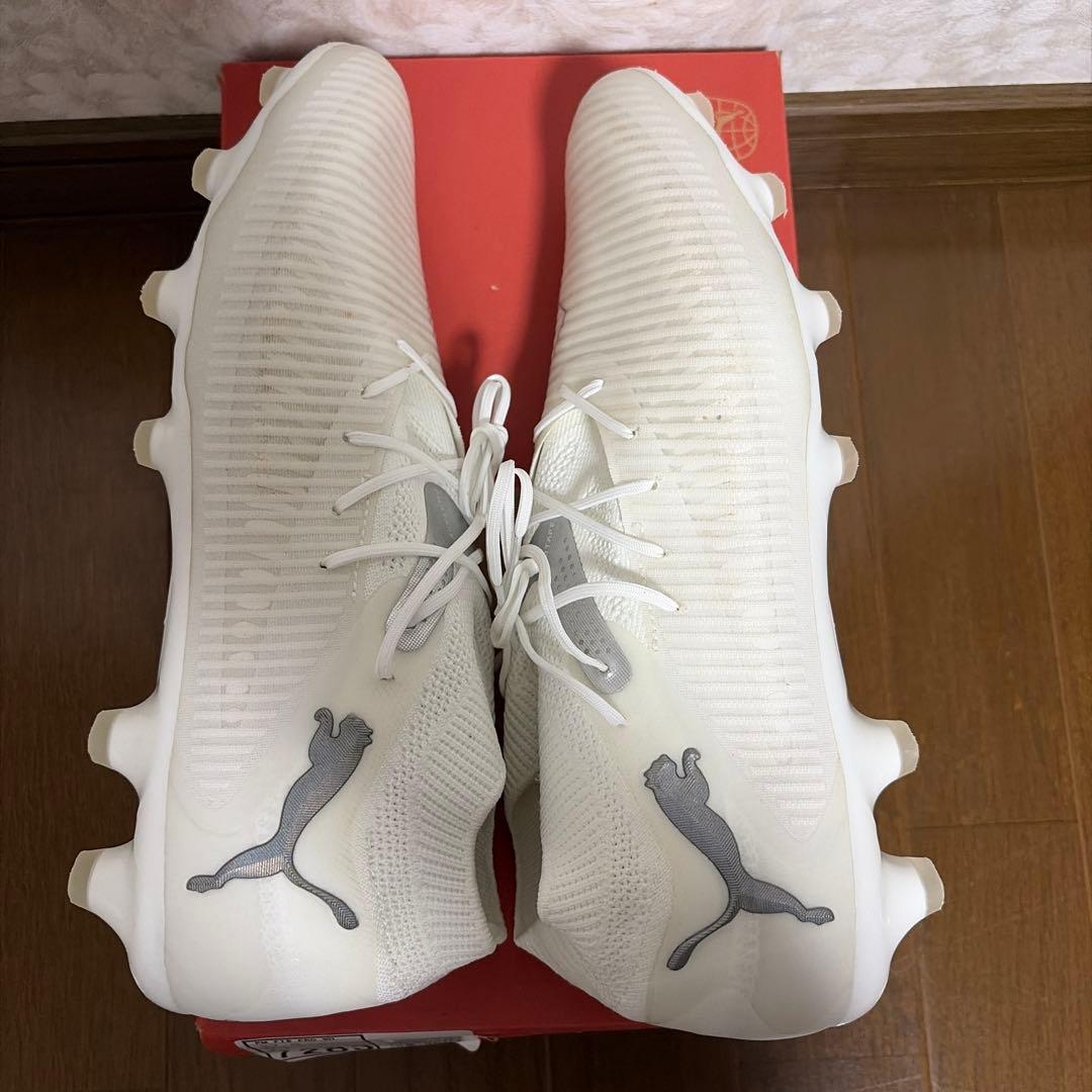 Pumaフューチャー ホワイト スパイク FG