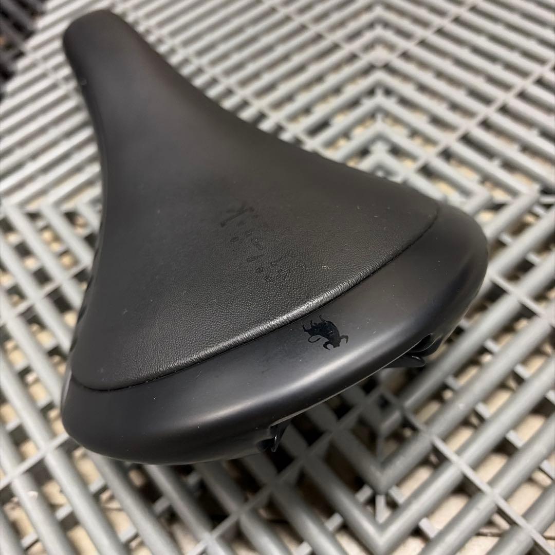 fi'zi:k Kurve Bull Aluminum フィジーク サドル