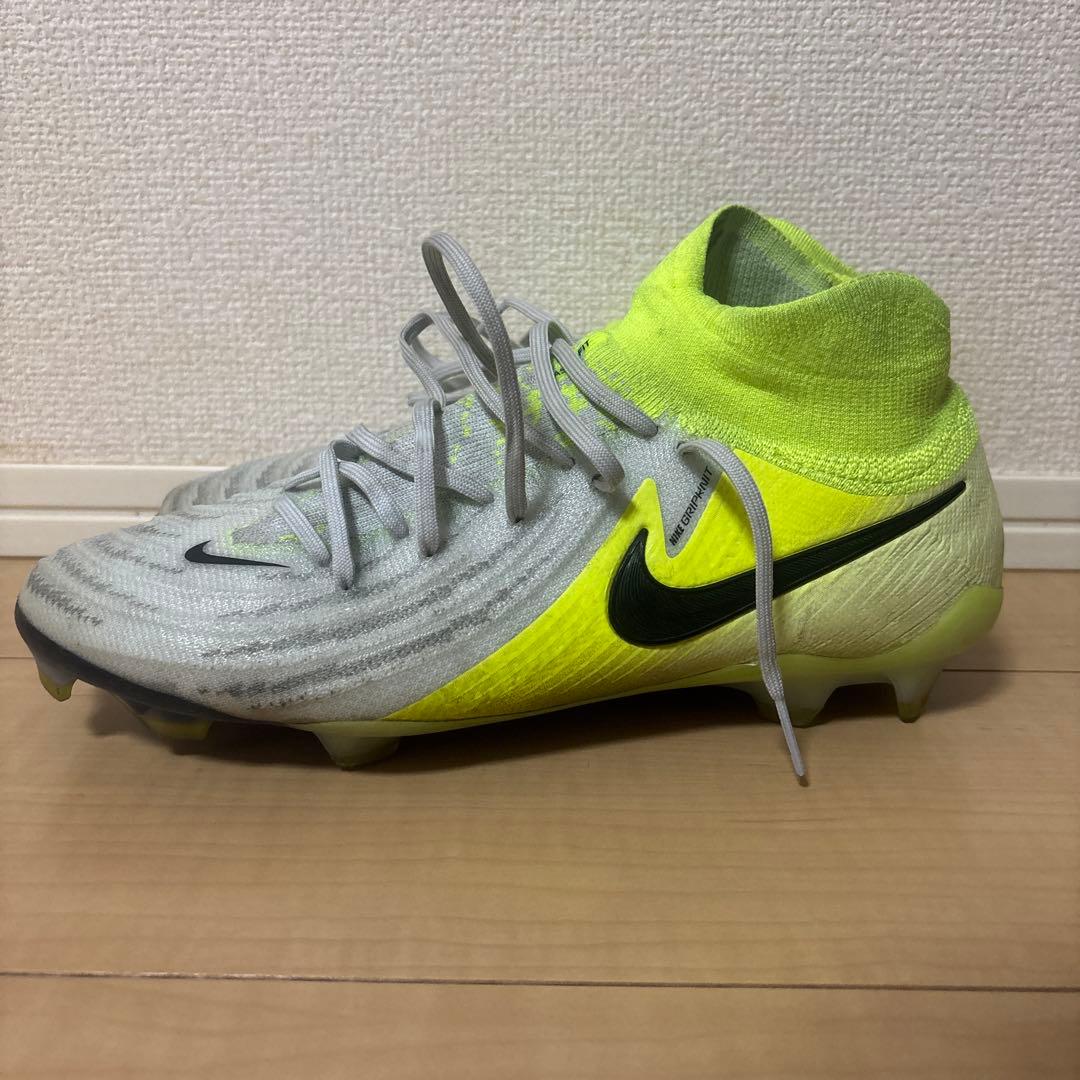 サッカースパイク ファントム 軽量