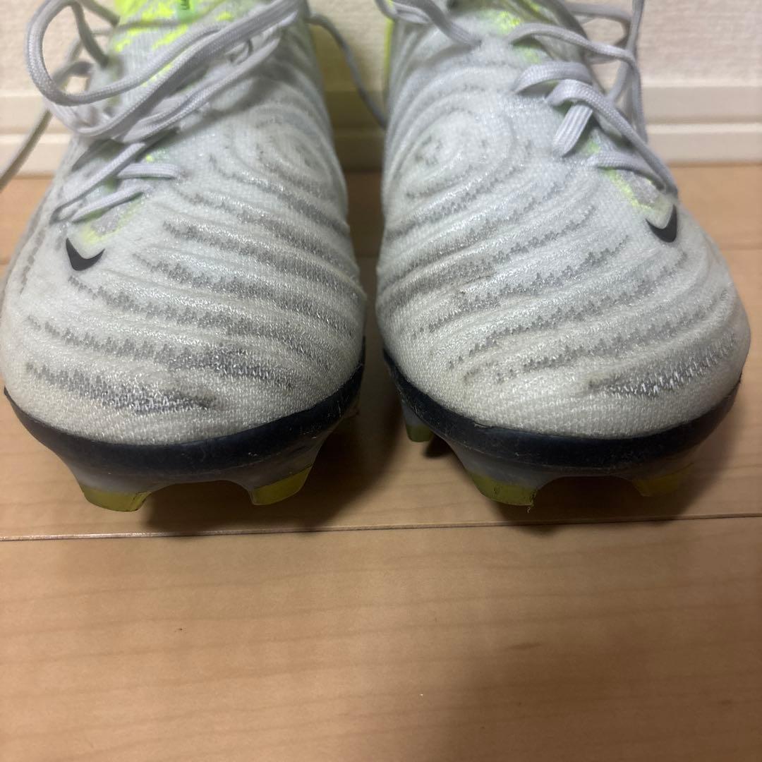 サッカースパイク ファントム 軽量