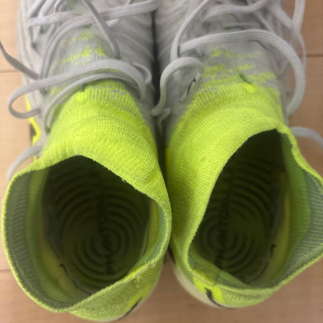 サッカースパイク ファントム 軽量