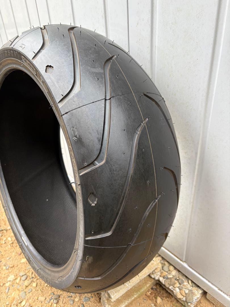 ハーレーブレイクアウト　ミシュラン 240/40R18