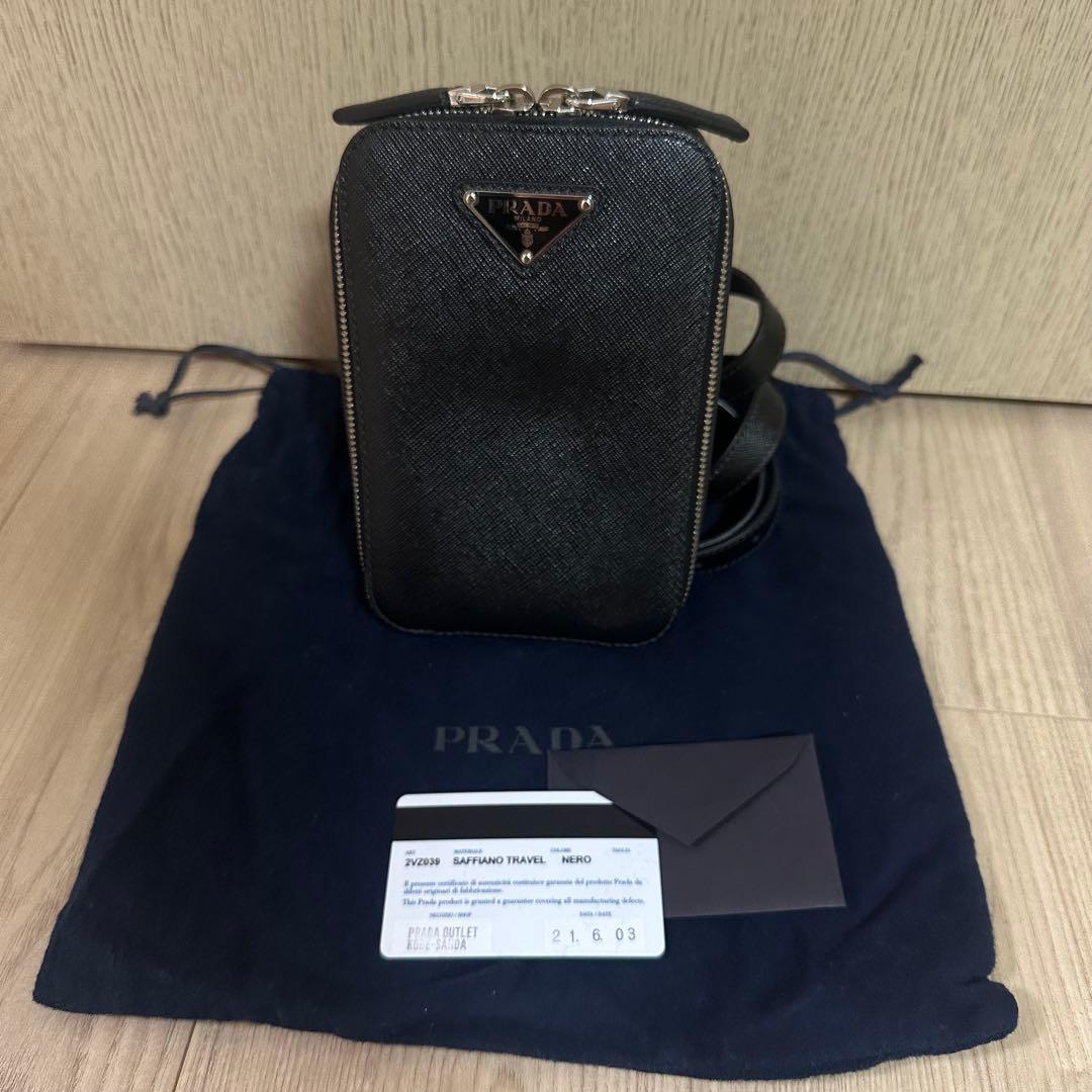とっちゃんぼーい　【新品】PRADA サフィアーノトラベル ボディーバッグ