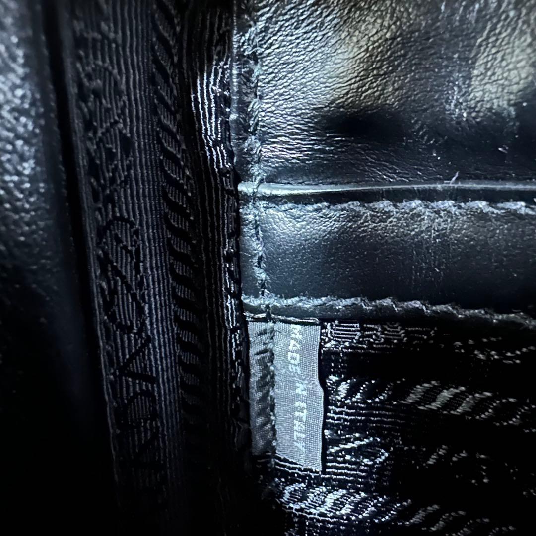 とっちゃんぼーい　【新品】PRADA サフィアーノトラベル ボディーバッグ