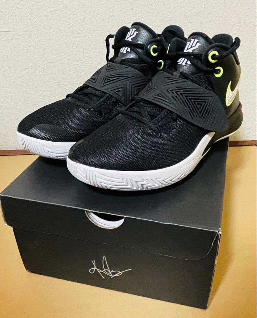 ♪値下げ♪［新品未使用品］NIKE KYRIE FLYTRAP Ⅲ 28.5