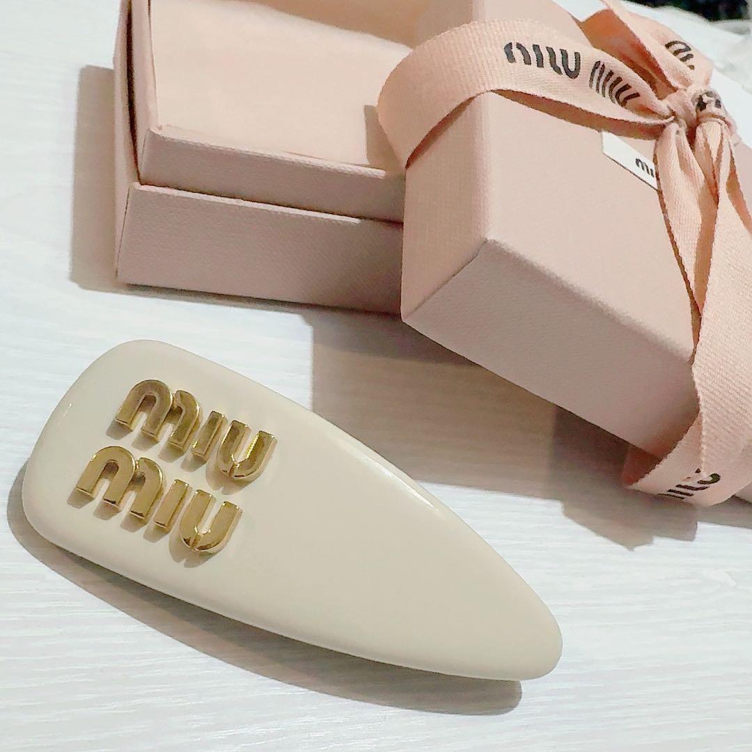 miu miu ロゴ入りヘアピン アイボリー