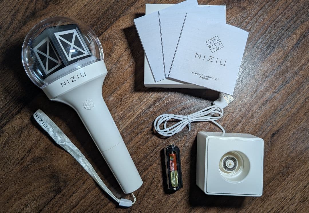 NiziU ペンライト ペンライトケース トートバッグ セット - メルカリ