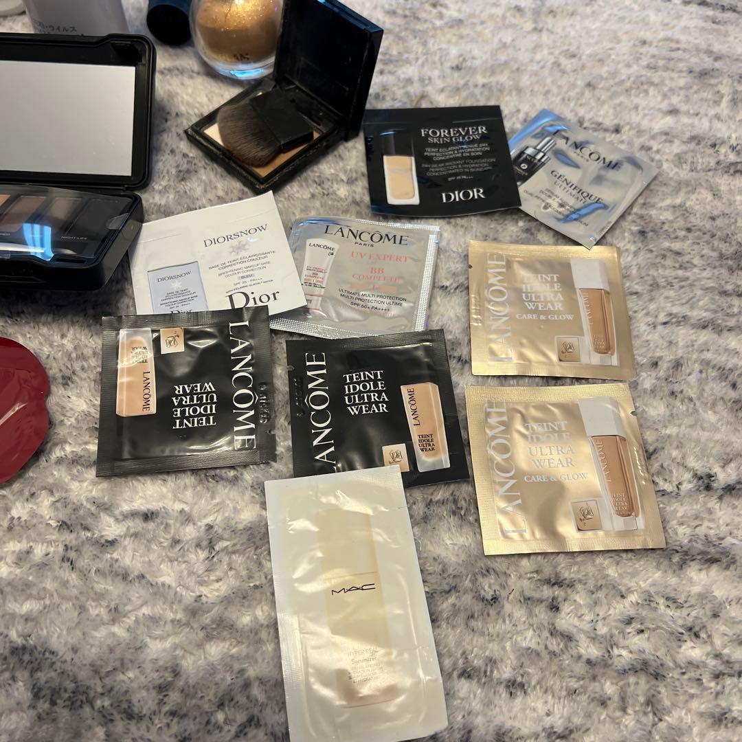 アイシャドウパレットと化粧品セット