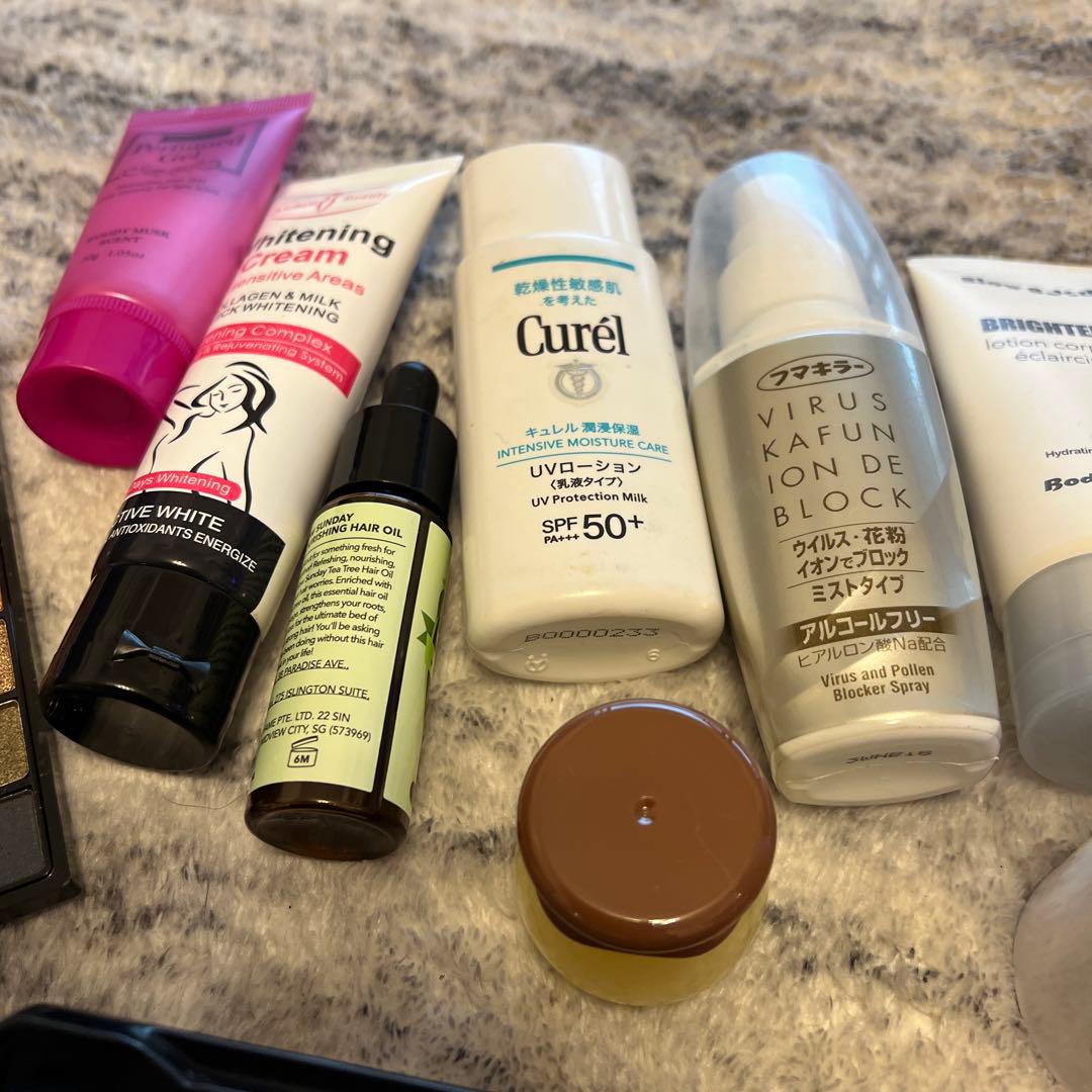 アイシャドウパレットと化粧品セット