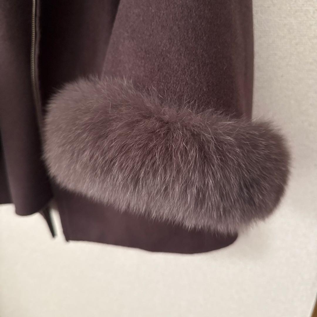 美品 ポンチョ風トリミングコートチャコール カジュアル大人カラー ファーコート