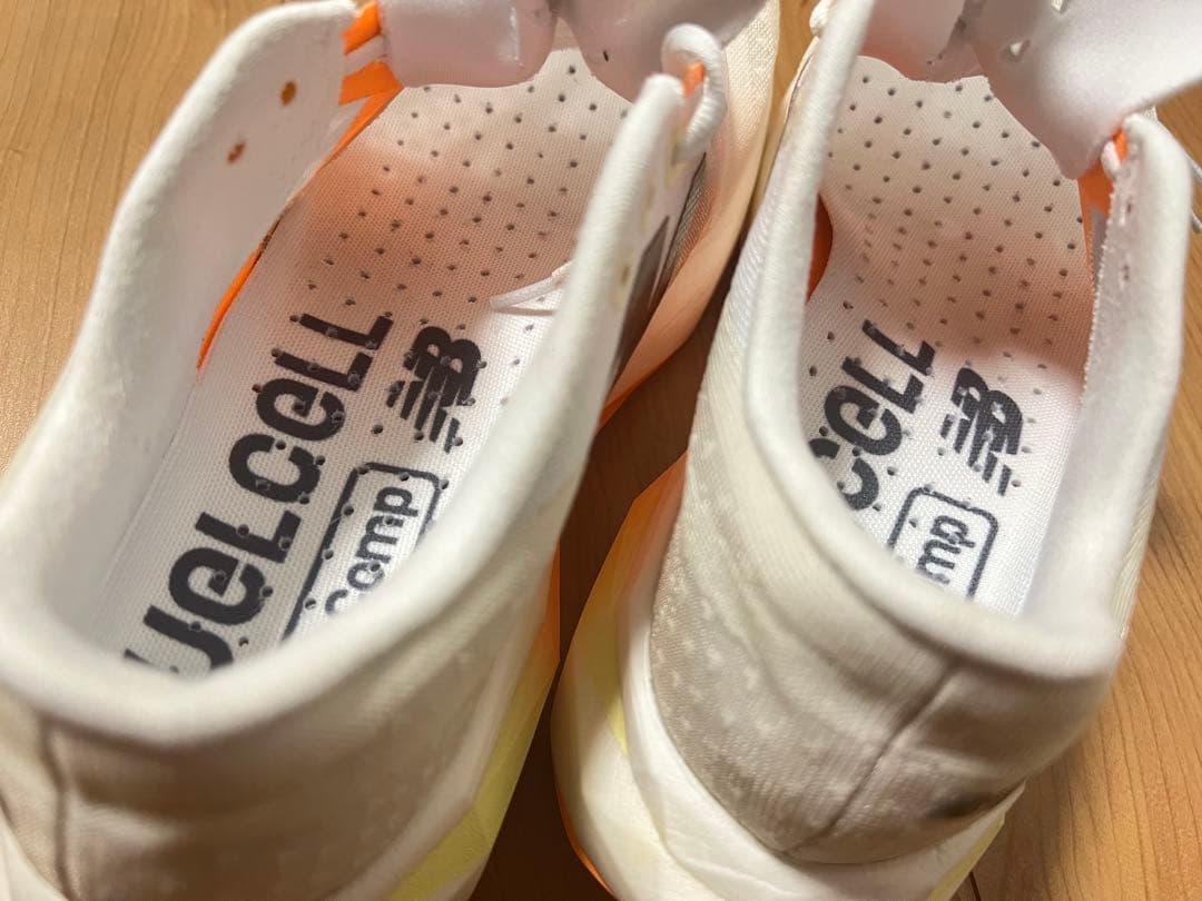 ランニングシューズ NewBalance FuelCell SC 25.5cm