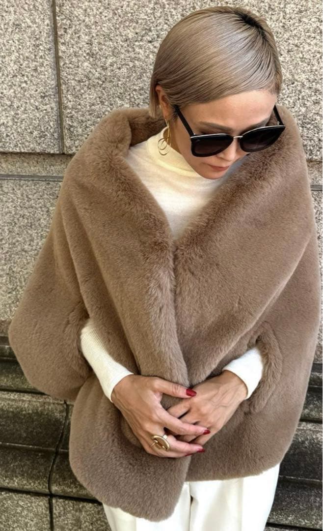 【ジェンヌ】リッチボリュームファーケープ　ベージュ