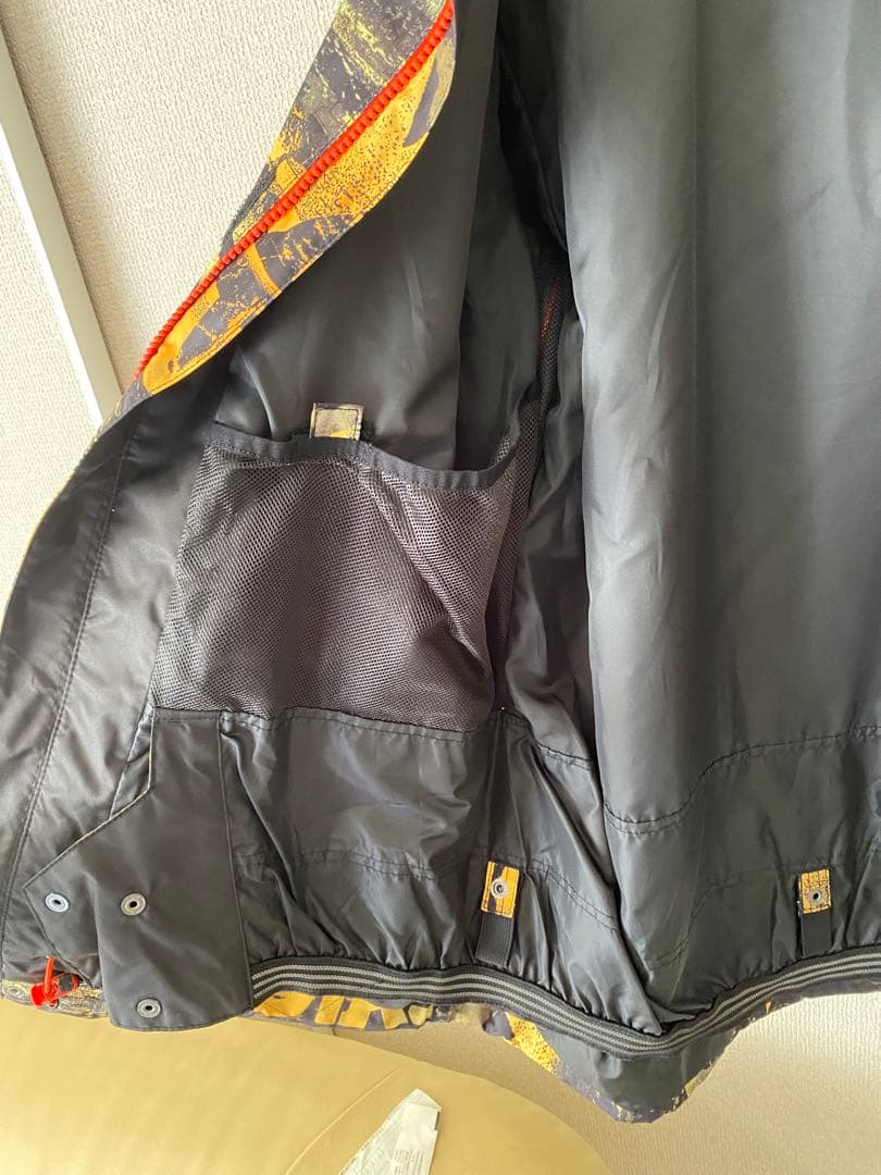 【美品〕クイックシルバー　スノーウェア　総柄　Sサイズ　送料無料！