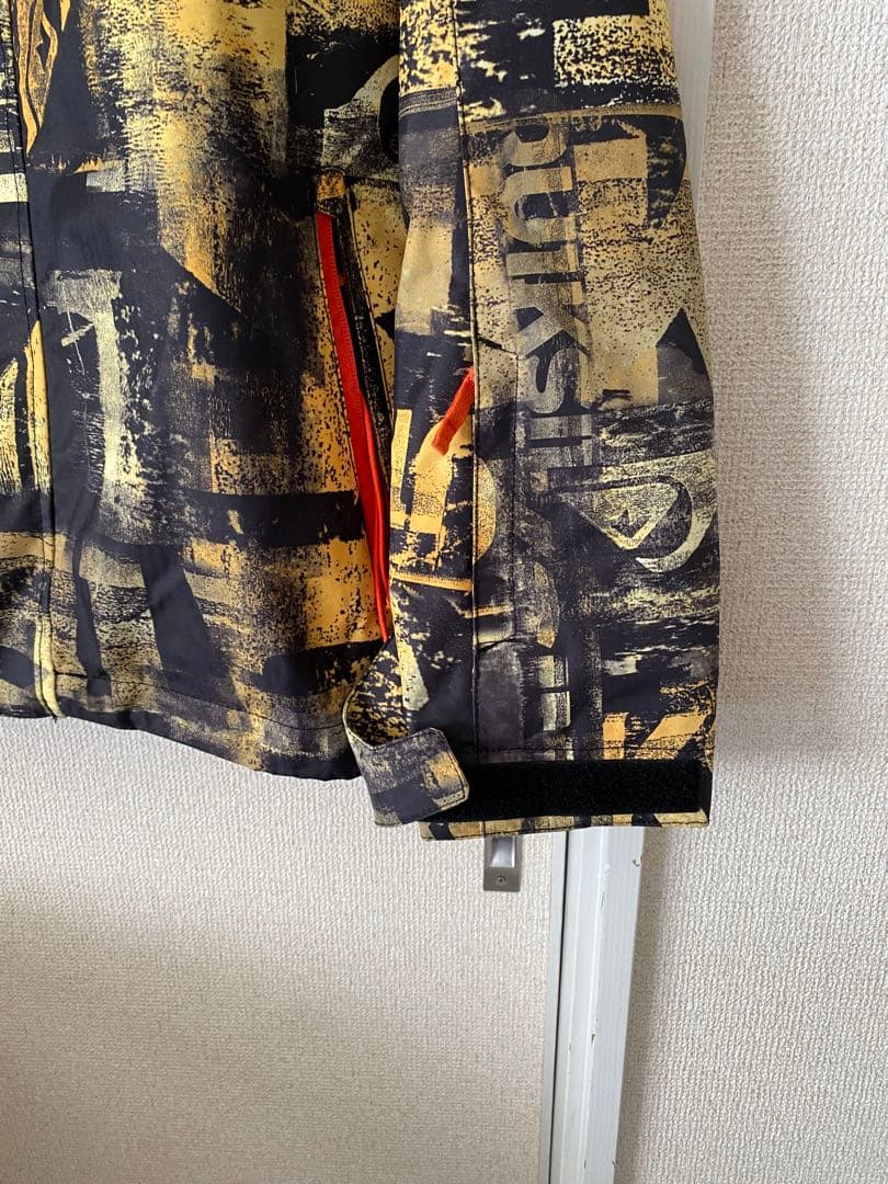 【美品〕クイックシルバー　スノーウェア　総柄　Sサイズ　送料無料！