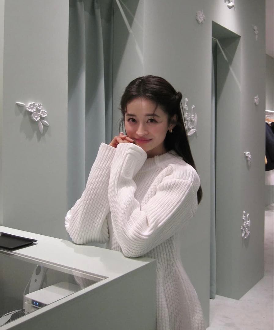 【新品未使用】Bibiy. リブ編み長袖ニットワンピース ホワイト