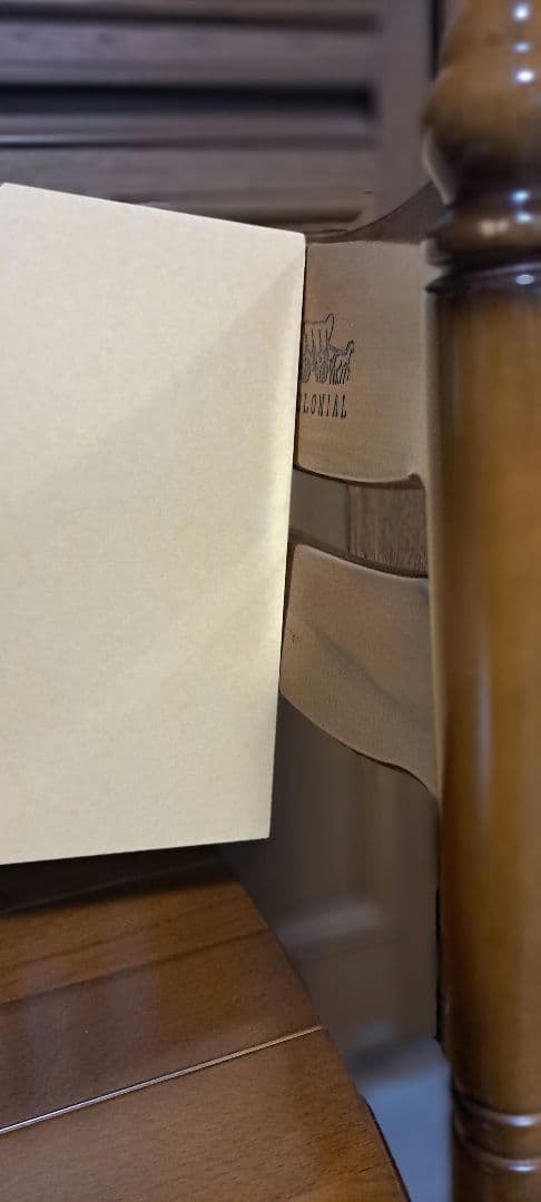 【90年代】オールドカリモク コロニアル ダイニングチェア 馬車刻印 2脚